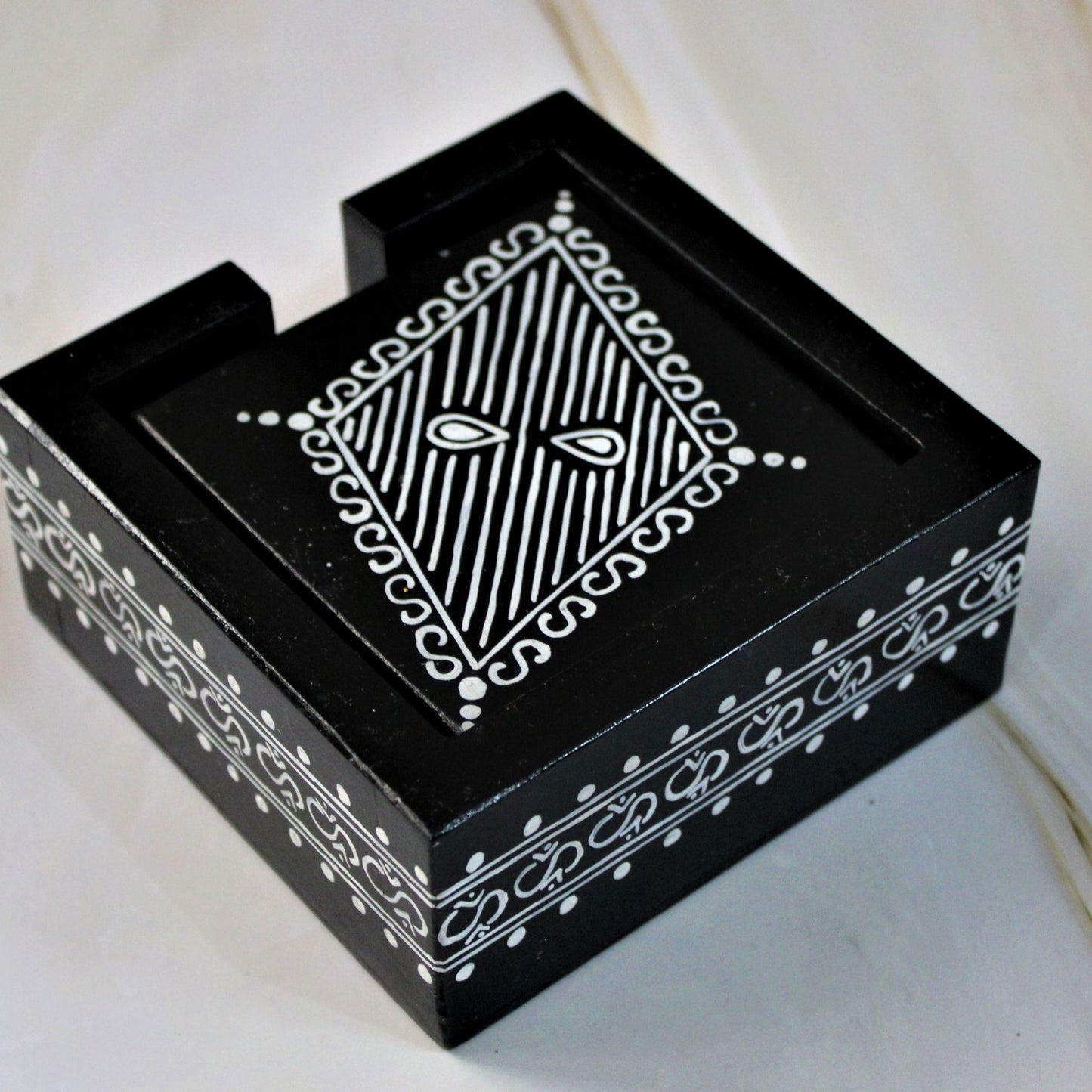 Traditional Aipan Inspired Hand Painted Wooden Serving Tray with Coaster Set