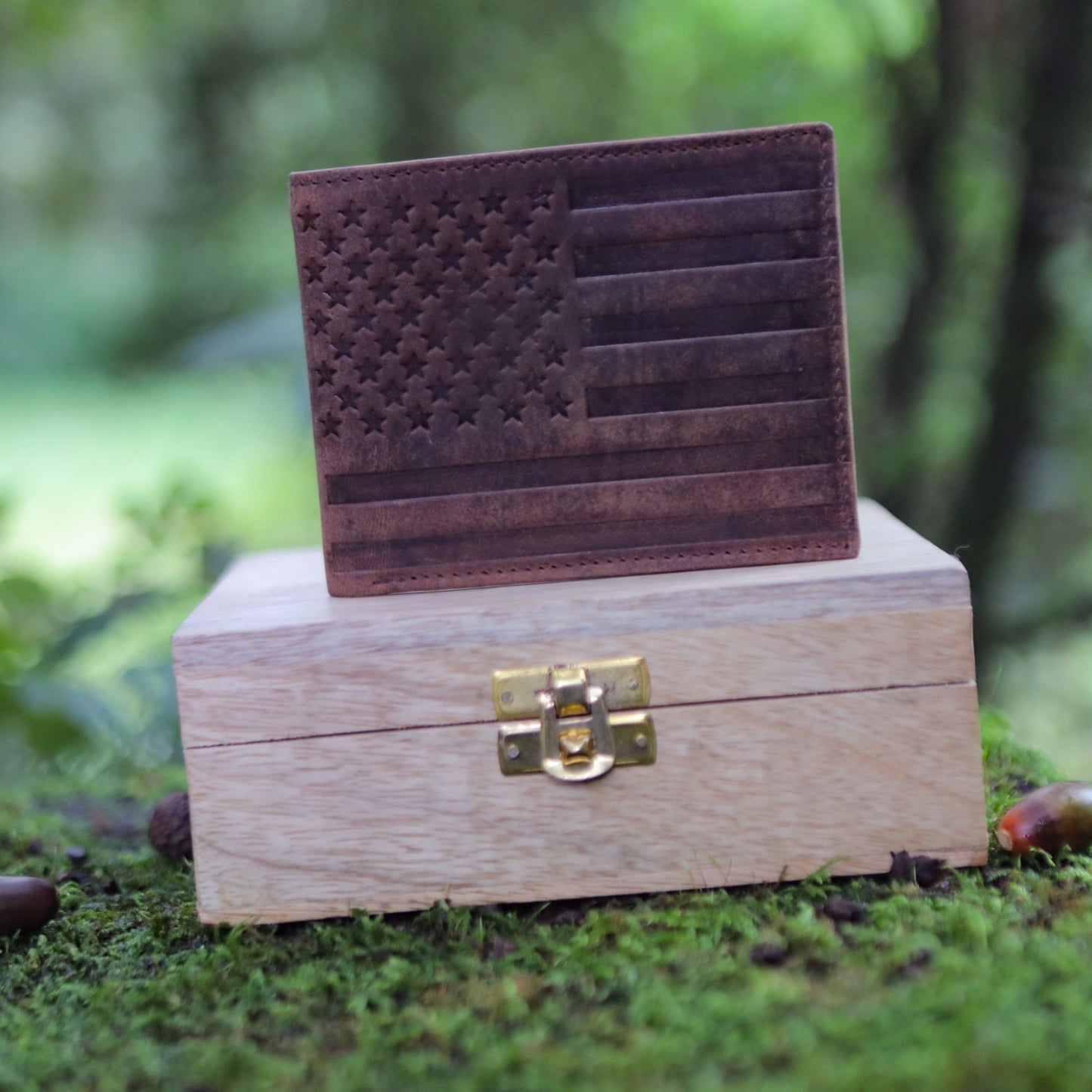 Genuine Hunter Leather Wallet with Wooden Gift Box