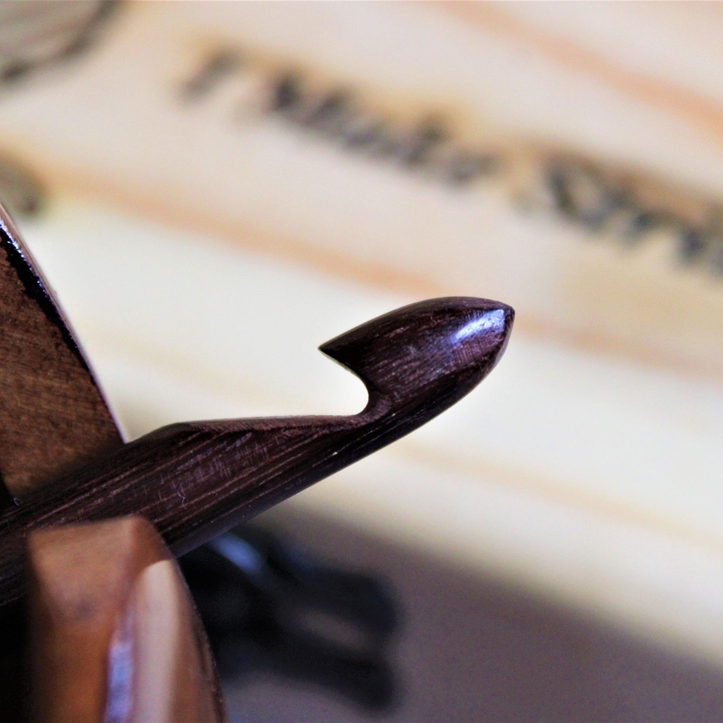 Sheesham or Indian Rosewood crochet hooks with I make String Pretty Crochet Storage Box. The hooks come in a set of 7 and are accompanied by a storage box. The hooks are made of sheesham or Indian Rosewodd while the box is laser engraved and material used for the box is Pinewood.
